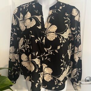 Fashion Nova Black and Cream Floral Blouse Size Large